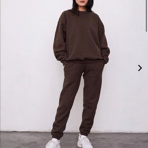 Set active espresso sweat set - sweatpants and crew neck both size medium